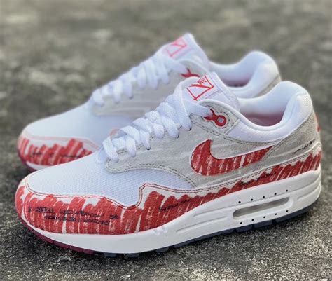 Nike Air Max tinker to shelf